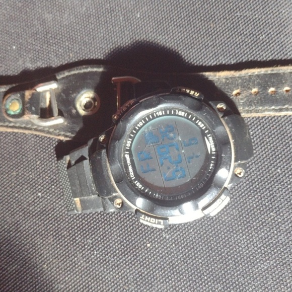 Men's Watch - Picture 1 of 2